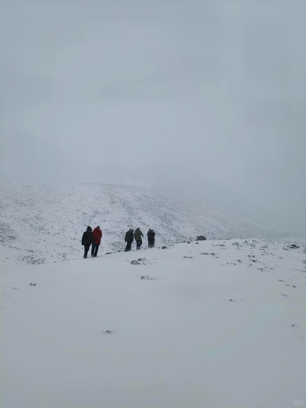  西藏徒步失联女子获救后对镜头微笑引争议，知情人：她私下也比较自责 新闻