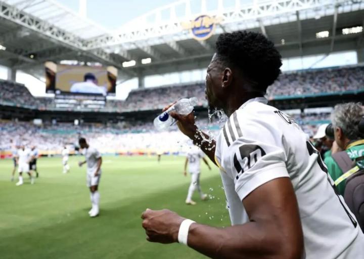  TA：FIFA将允许世界杯补水暂停时插播广告，窗口约2分10秒 新闻