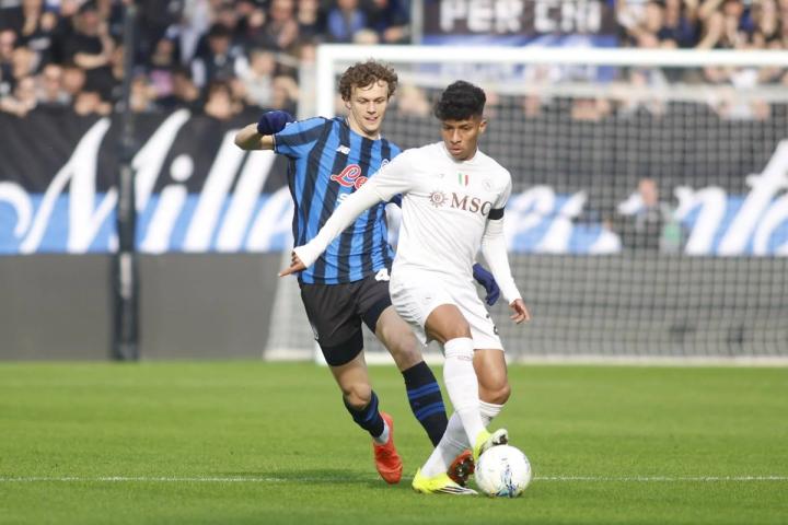  那不勒斯锁定巴西新星；阿利松-桑托斯买断计划启动；斯基拉确认长期留队意向。 体育新闻 那不勒斯锁定巴西新星；阿利松-桑托斯买断计划启动；斯基拉确认长期留队意向。 体育新闻