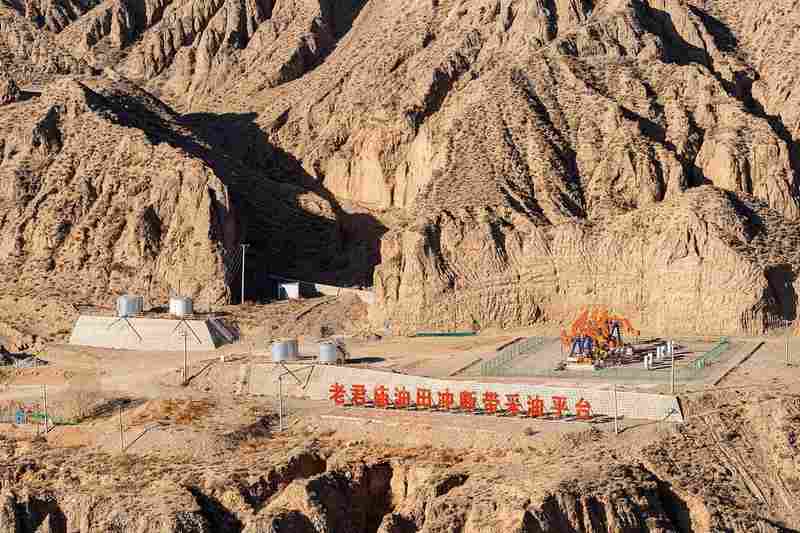  石油之都玉门：昔日荣光如何消逝；老君庙油井后，又见戈壁新生。 文化旅游 石油之都玉门：昔日荣光如何消逝；老君庙油井后，又见戈壁新生。 文化旅游