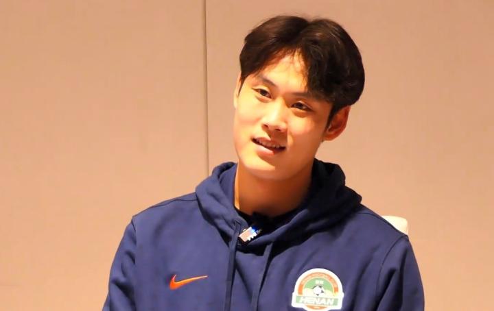  徐浩峰回归河南队；包袱卸下后，心态迎来显著转变。 体育新闻