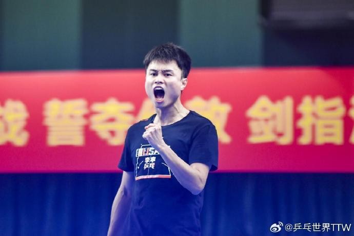  成都集训现场，周启豪逆转夺冠；男乒世乒赛资格尘埃落定。 体育新闻 成都集训现场，周启豪逆转夺冠；男乒世乒赛资格尘埃落定。 体育新闻 成都集训现场，周启豪逆转夺冠；男乒世乒赛资格尘埃落定。 体育新闻