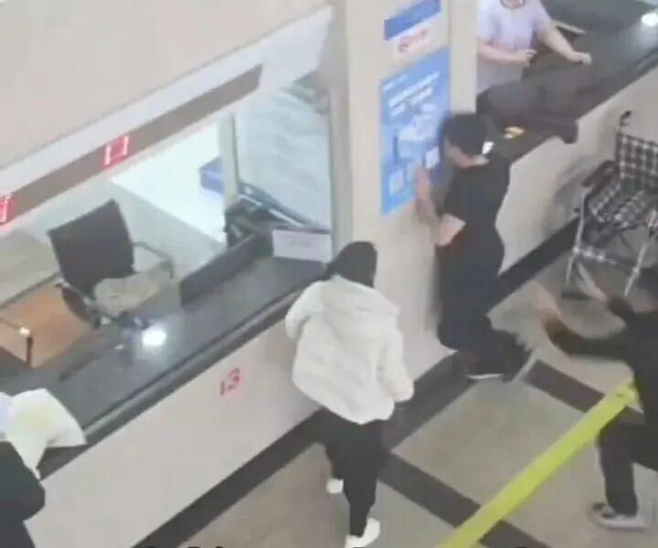  产科诊疗中的性别偏见问题，如何通过理性认知化解矛盾 新闻