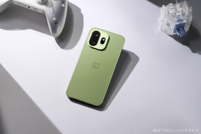  7500mAh电池塞进小机身：一加15T彻底解决续航与性能的矛盾 IT技术