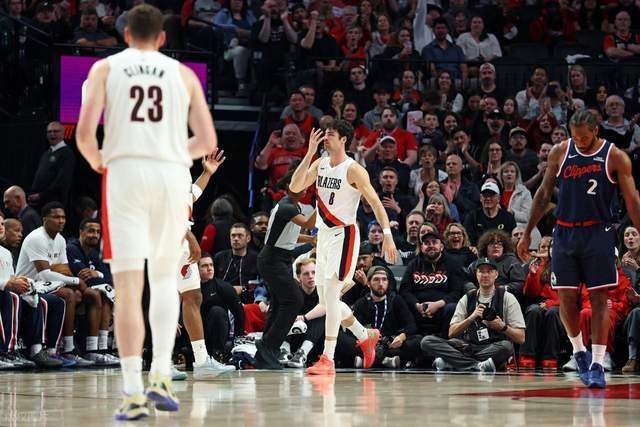  战术复盘：快船落后20分的攻防博弈与逆转逻辑深度解析 体育新闻