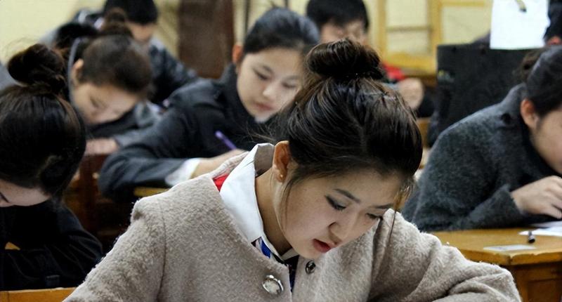  母亲葬礼上的眼泪：一个背叛者的末路与所有爱国者的警醒 情感心理