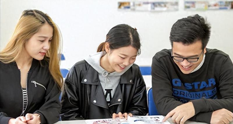  母亲葬礼上的眼泪：一个背叛者的末路与所有爱国者的警醒 情感心理