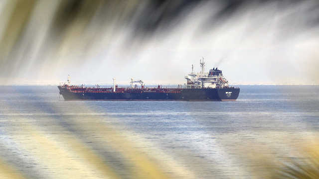  中东火药桶如何搅动你的钱袋子？一位普通投资者亲历金油过山车后的真实感悟 股票财经